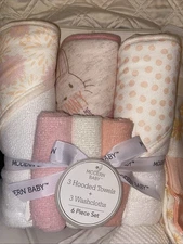 LOT of Hooded Towels & Washcloths 6 In Set  & 4 Extra Soft Baby Blankets 4 Pack