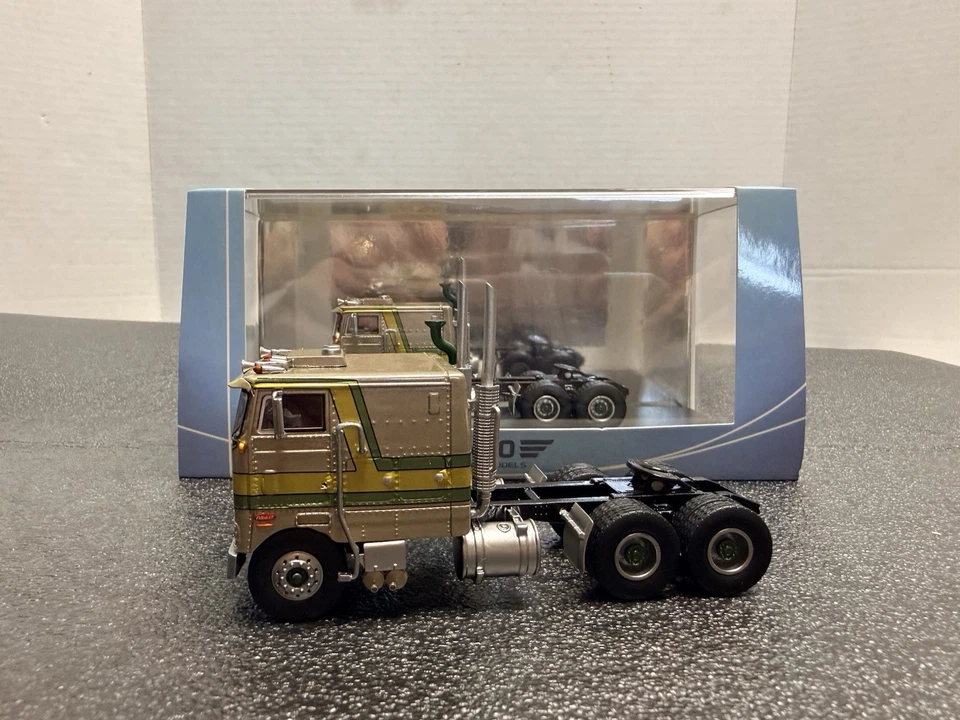 Neo Scale Models 1/64 Scale Peterbilt 352 Pacemaker - Image 3 of 4