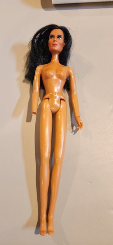 Bambola Cher 1976 Hong Kong mano mancante - Foto 1 di 2