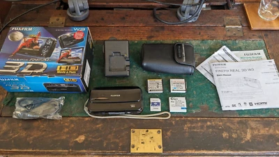 Fujifilm W3 Real 3D Boxed, batteries, charger - stereo 3D photography - Image 1 of 3