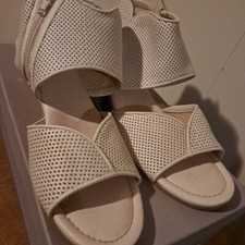 amalfi by rangoni Shoes 7 New