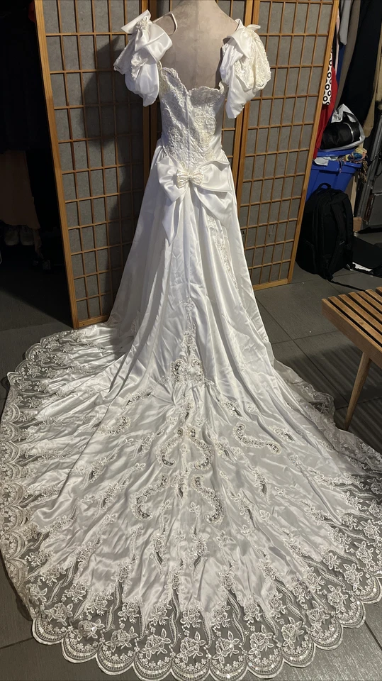 Vestido de novia vintage ALFRED ANGELO de encaje y cuentas manga abullonada talla 8 Foto 2 de 4