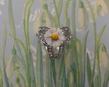 WHITE MARGUERITE DAISY SCARF RING White Wedding Daisy Scarf Ring HAND PAINTED