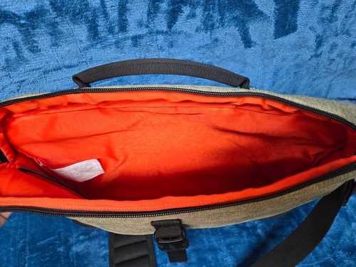 Bolso Mensajero OGIO Ruck Slim 15" Portátil Manga Oliva/Negro - Imagen 7 de 7