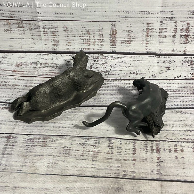 Juego de 2 estatuillas de animales de peltre de colección The Franklin Mint oso polar, león de montaña Foto 2 de 4