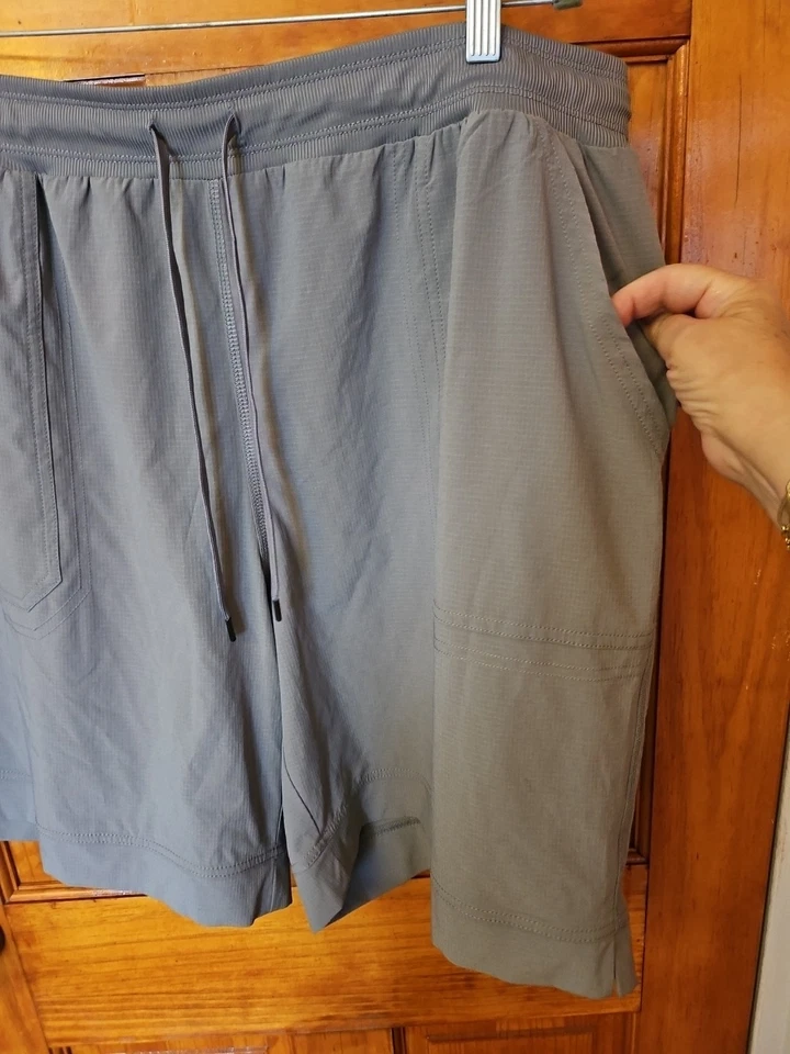 Bermudas cortas de tiro medio St. John's Bay para mujer talla 2X gris peltre colonial nuevas con etiquetas Foto 3 de 4