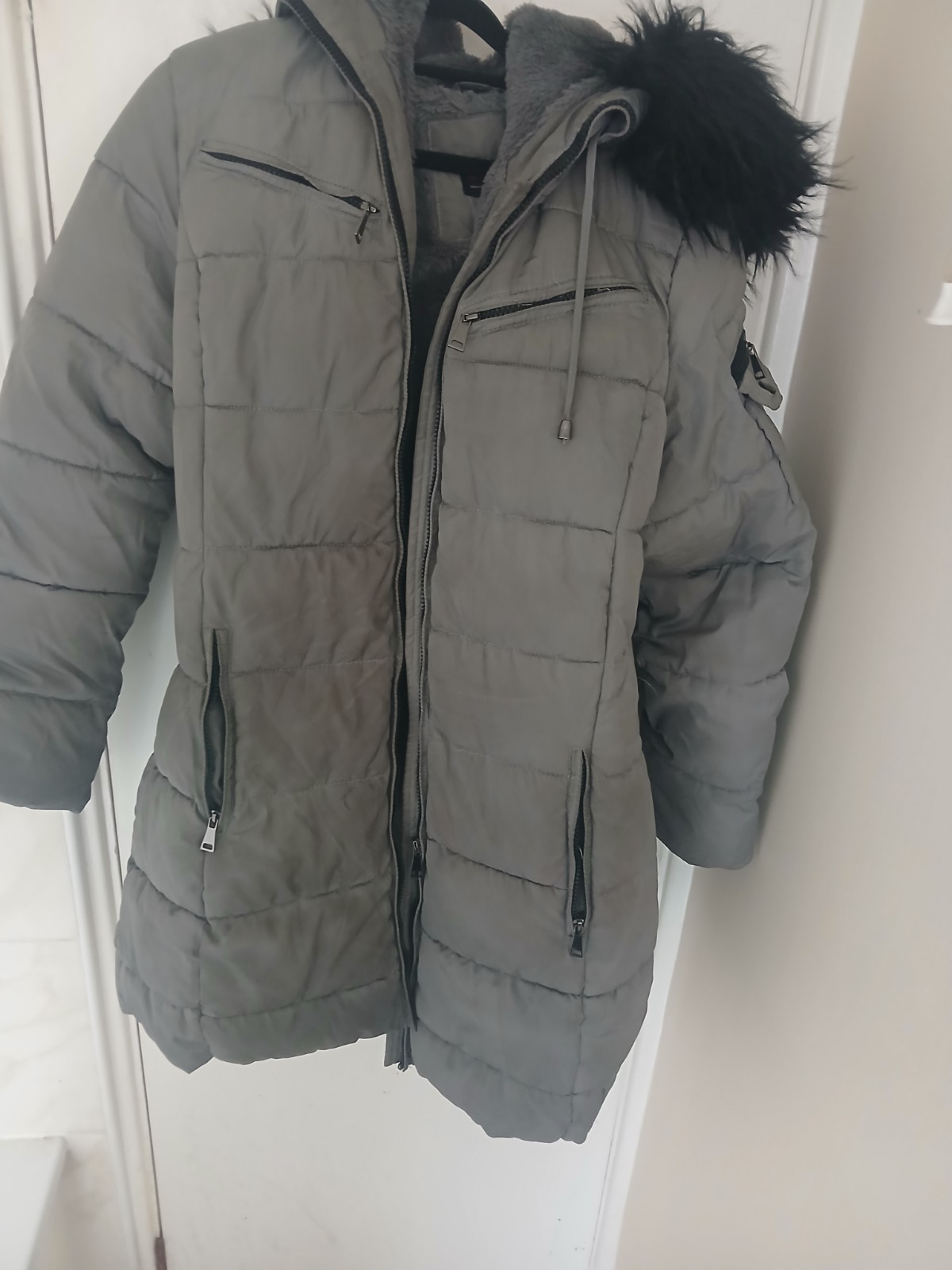 Abrigo de invierno acolchado gris Megusto para mujer - talla UK XL - capucha negra de piel sintética