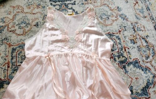 Conjunto Peignoir Etiqueta Dorada Secreta Años 80 Rosa Brillante Segunda Piel Bata y Vestido Grande De Colección - Imagen 11 de 13