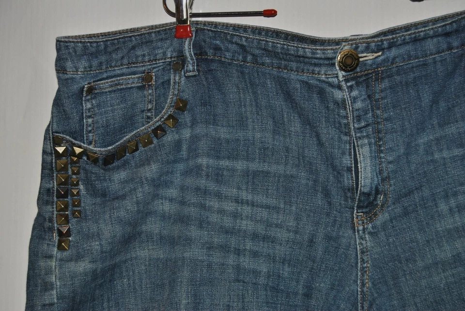 Women's AVENUE Denim Blue Jean Shorts Size 26 Embellished - Image 2 of 4