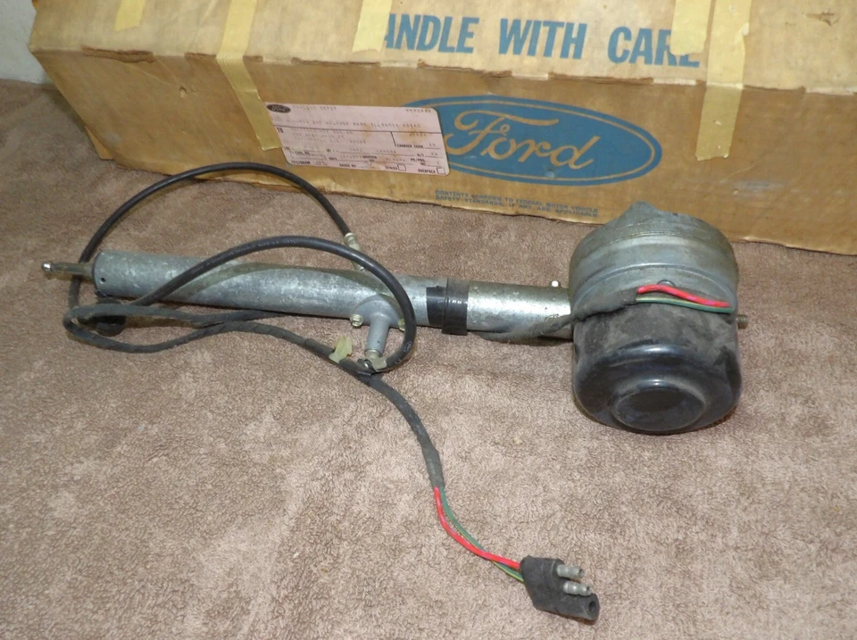 Ford Thunderbird 1973 1974 1975 nuevo de lote original montaje de antena de radio de energía eléctrica Foto 4 de 4