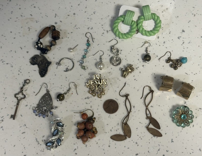LOT OF OLD TO NOW EAR RING INCOMPLETE SETS  - ESTATE FIND- PLUS ELEPHANT CHARM