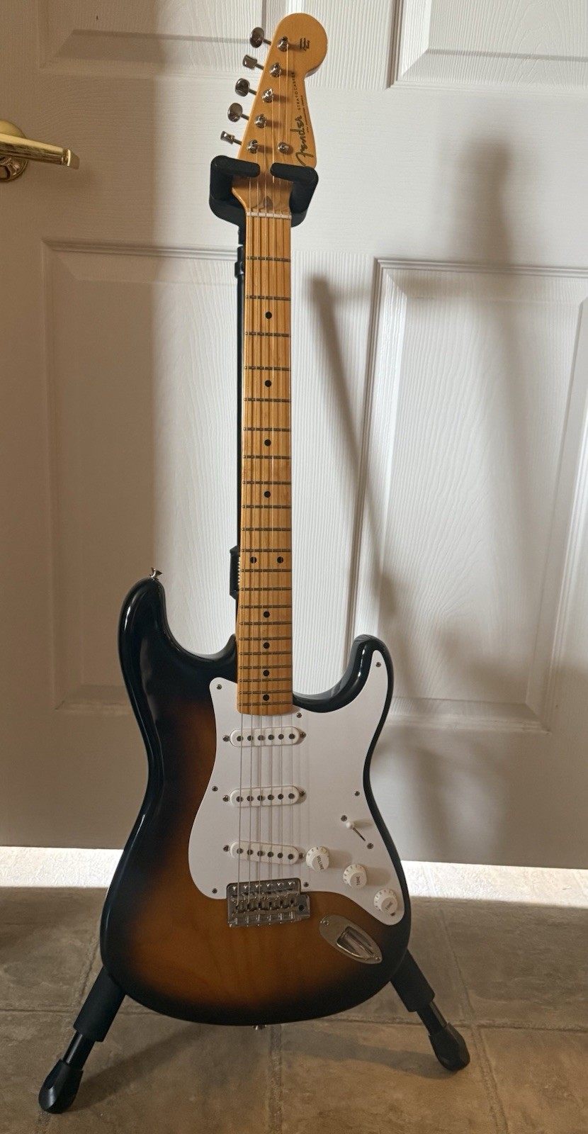 Fender 70th Anniversary 1954 Stratocaster Guitar 2-Color Sunburst