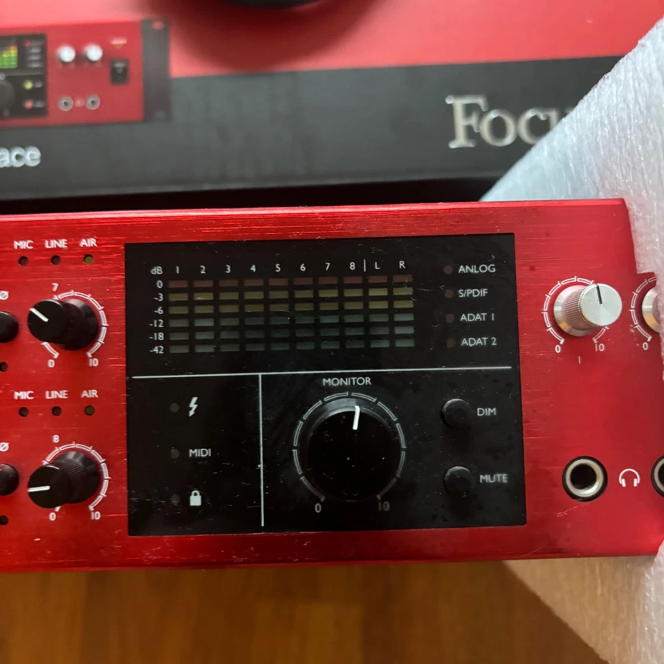 Focusrite Clarett 8PreX Thunderbolt Audio Interface - Boxed Mint Condition - Image 4 of 4
