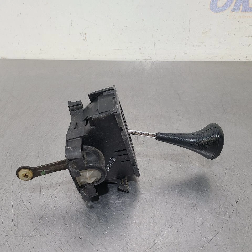 89 1989 MERCEDES BENZ 560SL 5.6L AUTOMATIC TRANSMISSION SHIFTER - Image 3 of 4
