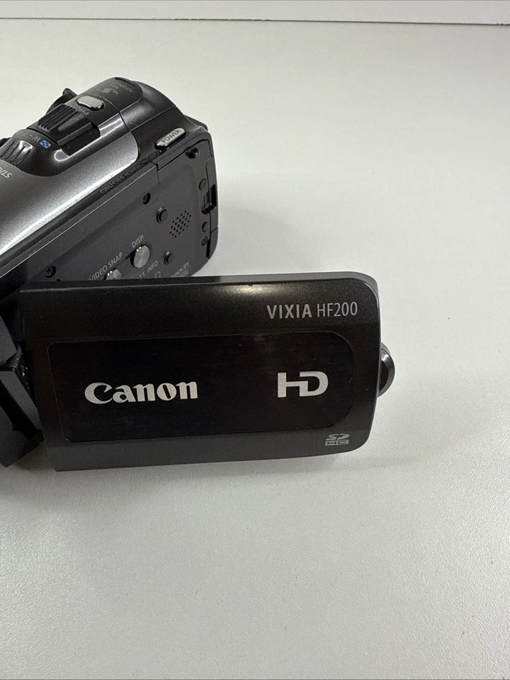 Canon VIXIA HF200 Flash Memory HD Camcorder (Gray) - Image 3 of 4