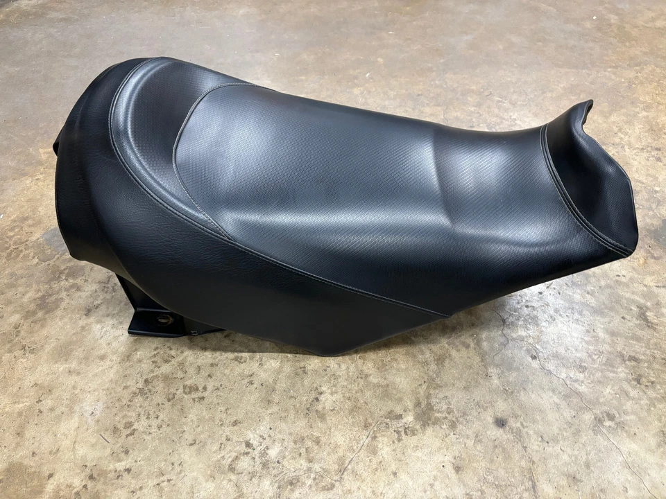 Asiento negro Adrenaline 550F Ski-doo REV MXZ 500ss Sport GSX Mach Z 2003-2007 Foto 4 de 4