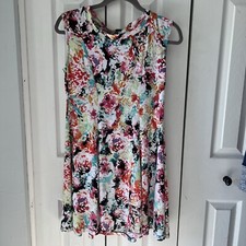 Womens Emaline Dress sz PS. Multicolored floral patterns. Flowy relaxed fit.Â