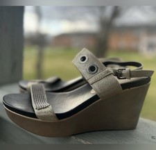 DONALD PLINER 8 Elevated Modern Jerri Leather Platform Wedge Sandal Gold Pewter