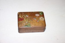 Ancienne boite à timbres en bois à décor fleuri peint