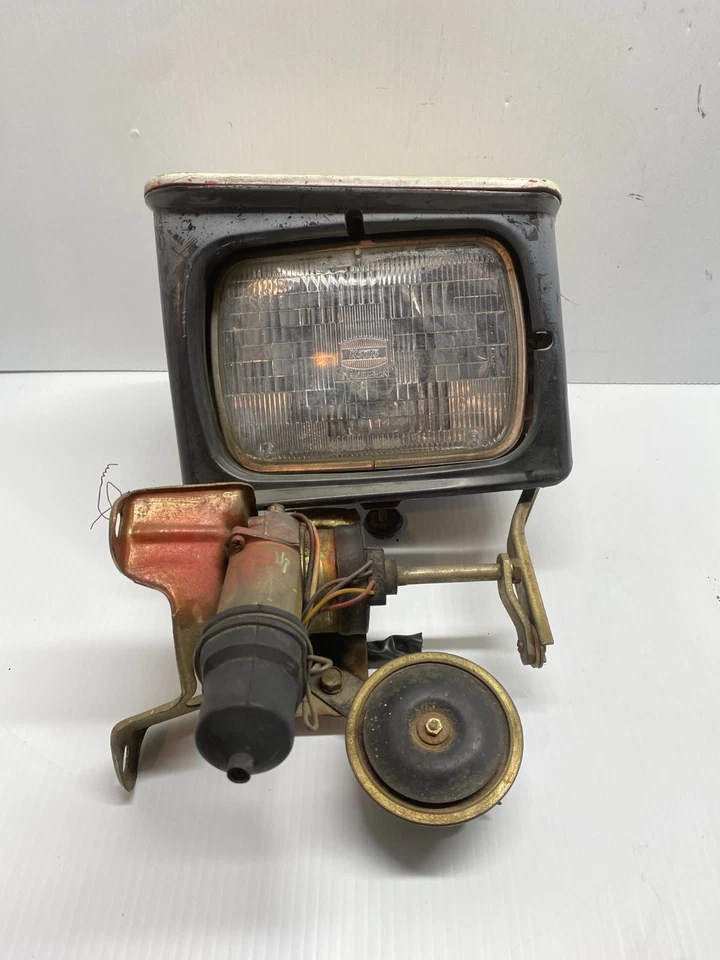 1984-1989 CHRYSLER CONQUEST ЛЕВАЯ ФАРА СО СТОРОНЫ ВОДИТЕЛЯ В СБОРЕ ОТ ОРИГИНАЛЬНОГО ПРОИЗВОДИТЕЛЯ, 114-58026L - Изображение 2 из 4