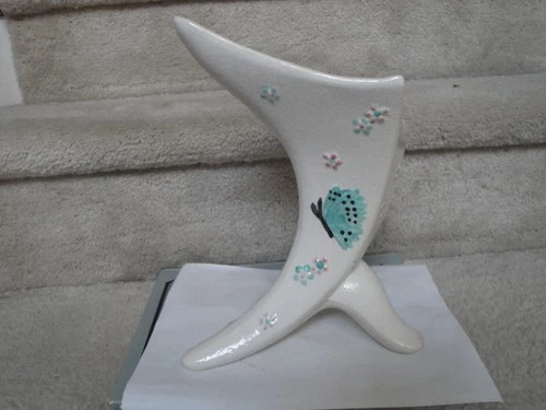 Vintage Hull B-2  3 Footed Butterfly Cornucopia Art Pottery 10 1/2'' Vase   !