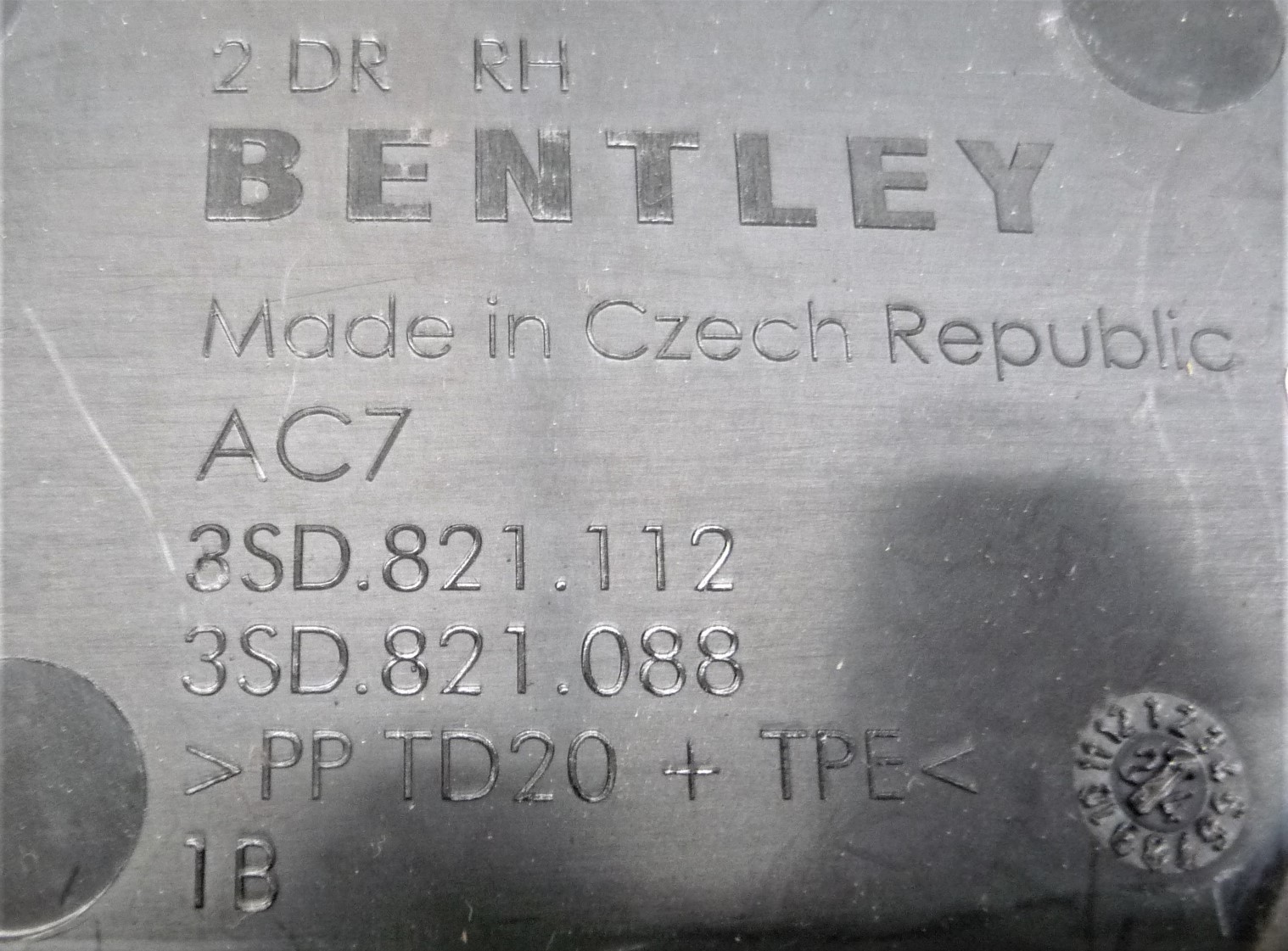 2019-2024 Bentley Continental GT Front Right Fender Cover Plate 3SD821112 OEM
