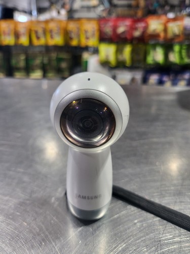 Samsung Gear 360 4K Spherical VR Camera - With 32GB SD - Model SM-R210 (2017) - Picture 3 of 6
