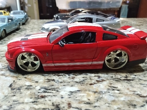 フォード　シェルビー　GT-500 2007 1/24 jada Jada Shelby 2007 GT 500 mustang 1:24 Scale Red w/White stripe used