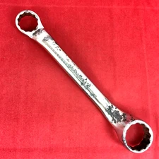 1950 Snap-on 5/8" x 3/4" XS2024 12-pt 10° Offset Short Box-end Wrench Underline