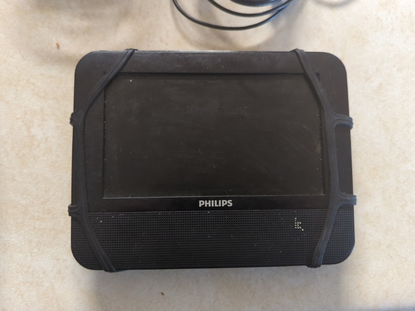 Philips PET7402/37 7in Widescreen Dual-Screen Portable DVD Player