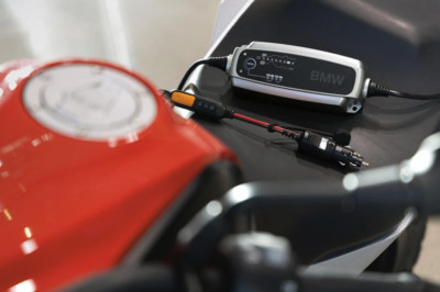 ORIGINAL BMW Motorrad Batterieladegerät Plus 77025A68BA1  NEUES MODELL SALE!
