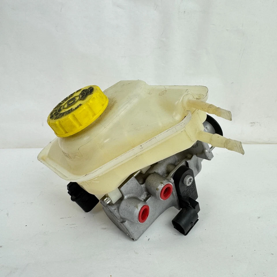 Главный цилиндр тормоза 2013 - 2015 Porsche Boxster Cayman + резервуар 98135513026 - Изображение 2 из 4