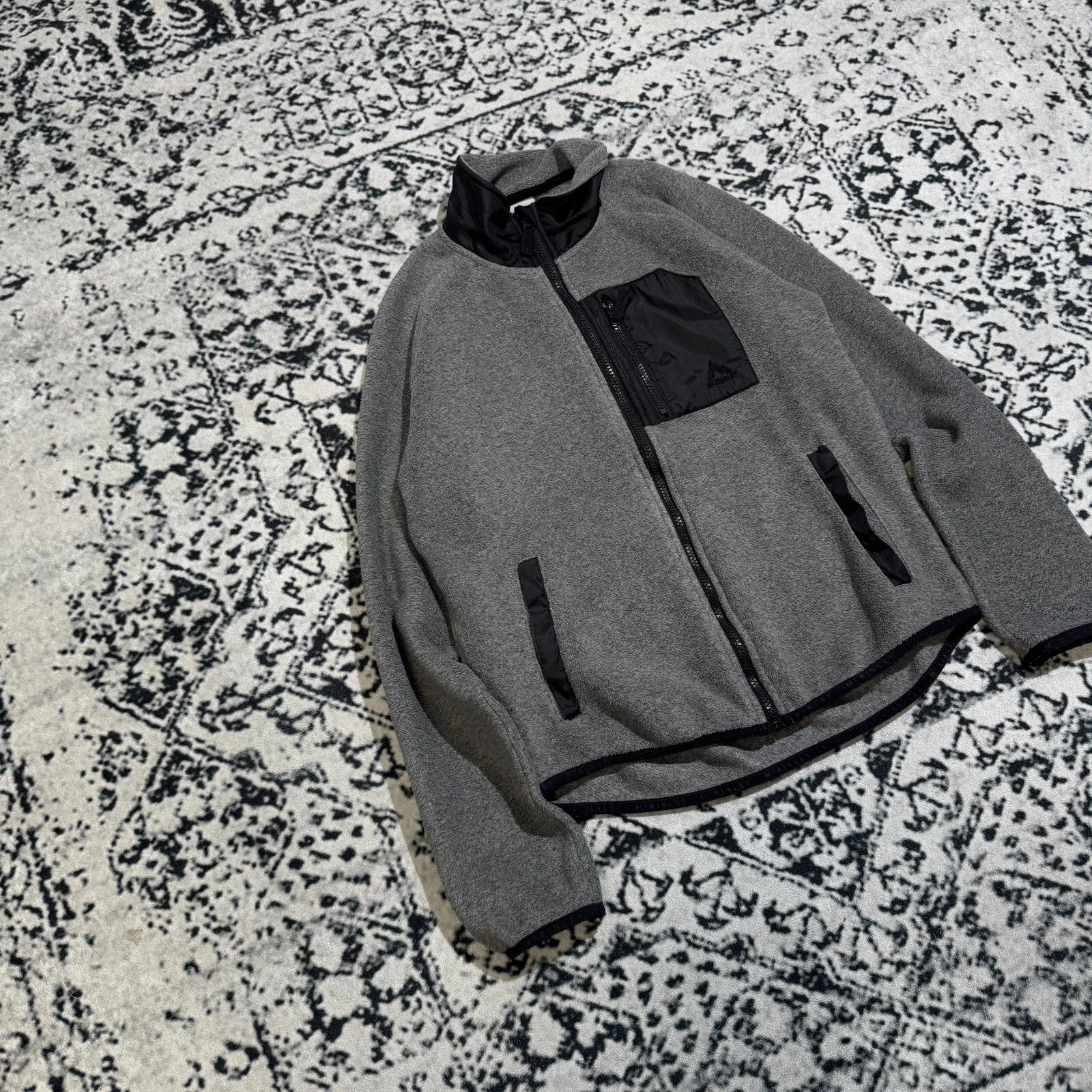 GUCCI Giacca pile Mc Kinley unisex grigio poliestere taglia XS vestibilità regolare Y2K lupo anni 90 A