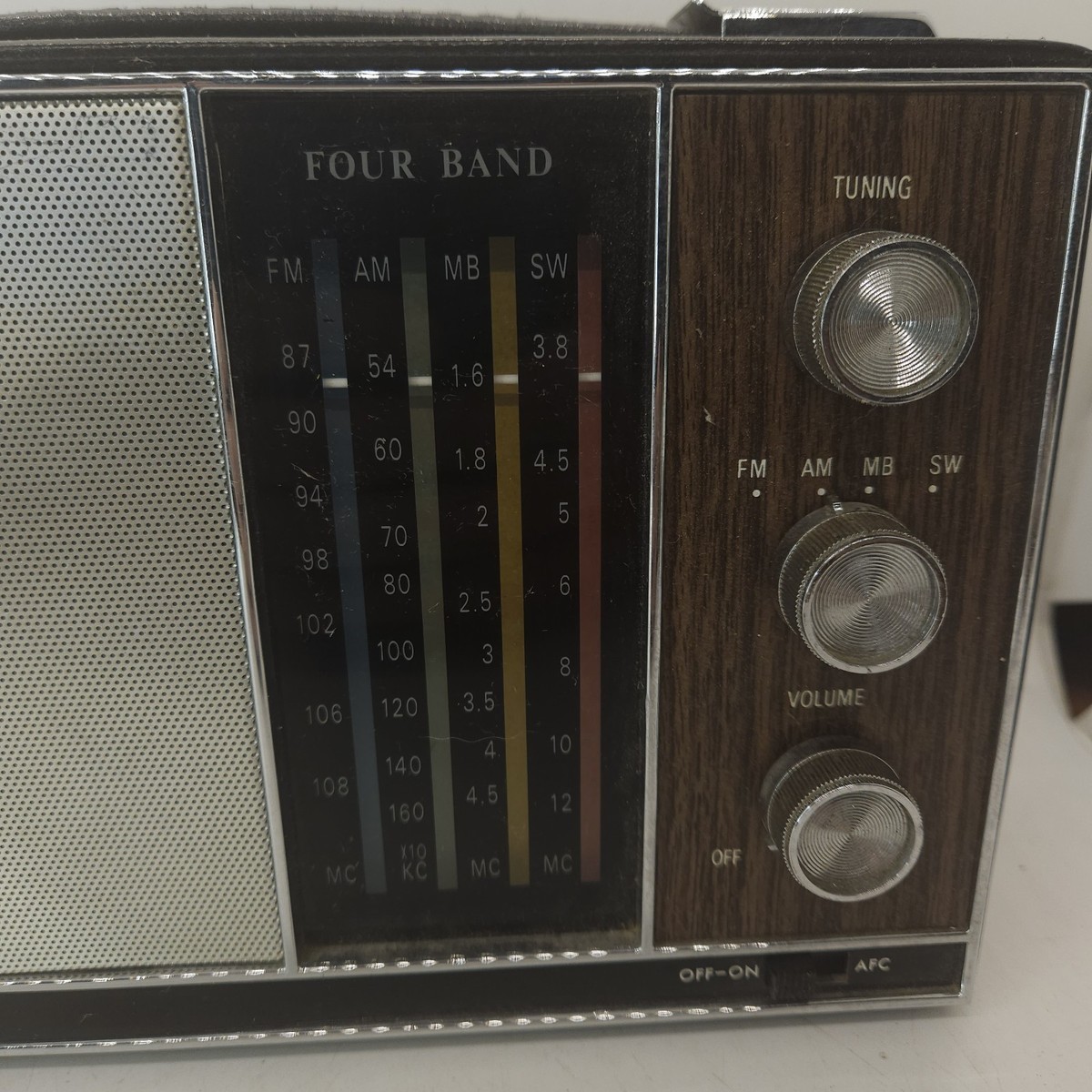 Realtone Vintage Transistor Multi Band Radio AM /FM /Marine /SW