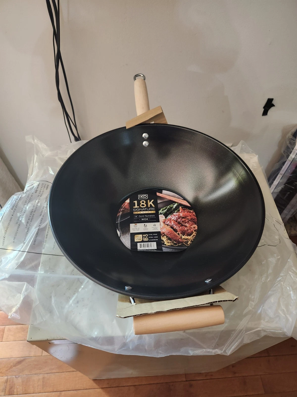 Wok 18K Signature Series 14" Gold Non Stick Wok