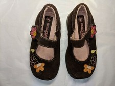 Oshkosh brown flowered chiilds shoe size 5 1/2- good condition