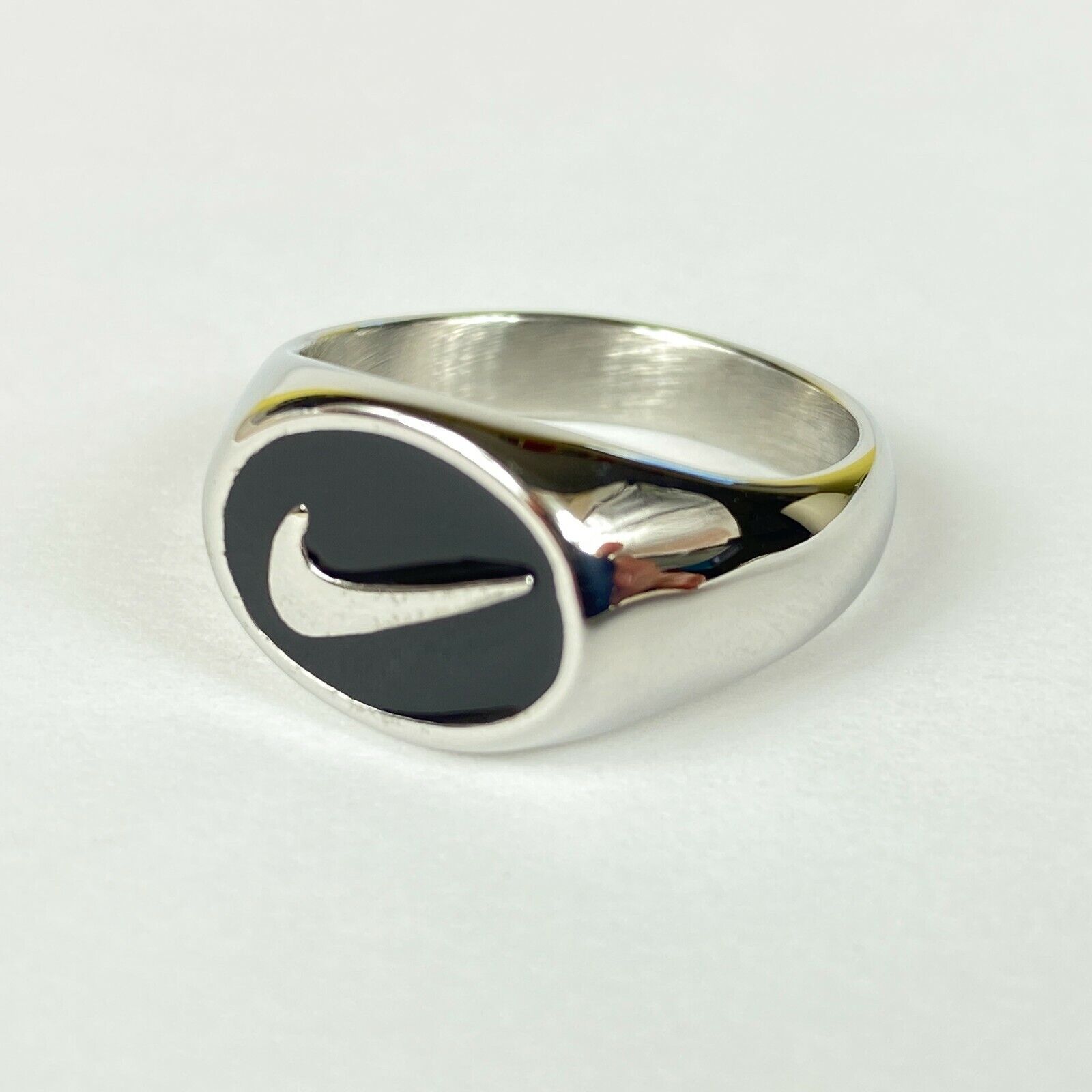 Bestudeer ongeduldig evenwicht Silver Nike Swoosh Logo Round Signet Ring | Birthday Xmas Valentines | eBay