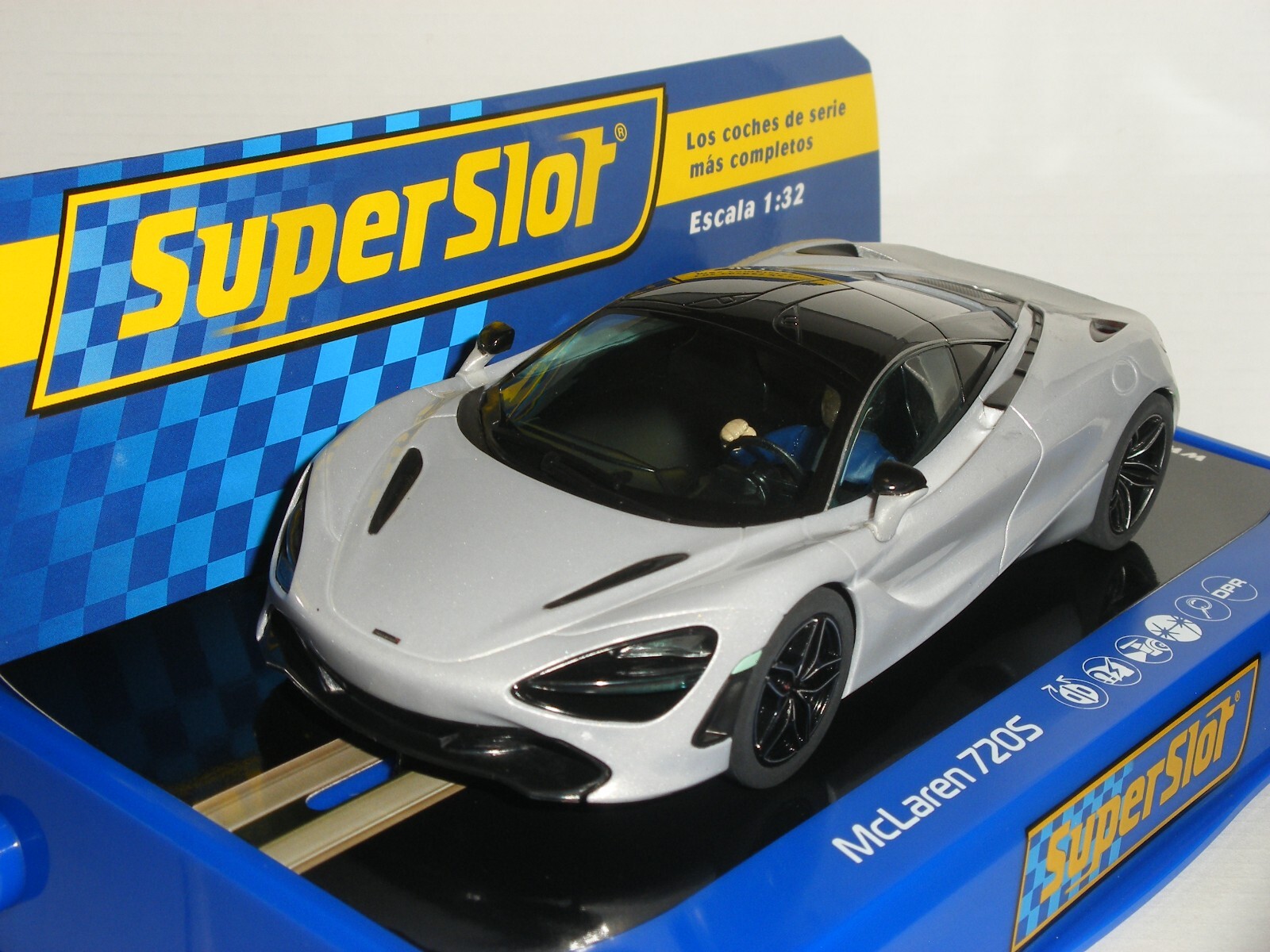 Scalextric / Superslot - H3982 Mclaren 720S Glacier White - NEW