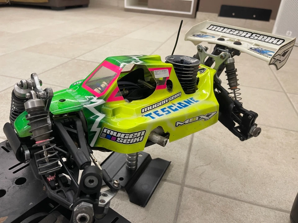 AUTOMODELLO off road COMPLETO RC Buggy Nitro 1/8 Mugen MBX7 DA COMPETIZIONE - Imagen 2 de 4