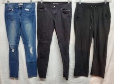 20130 Lot 18 Peice WOMENS SIZE MEDIUM 8-10 CLOTHING LOT CLOTHES
