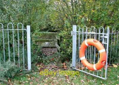 Photo 6x4 Access to the pond by the Poringland Community Centre  c2019