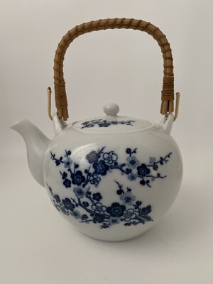 OMC Japan white Tea Pot With  Blue Flowers Asian Style Bamboo Handle Hold 6 Cups
