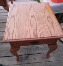 Solid Oak End Table / Side Table  (ET645)