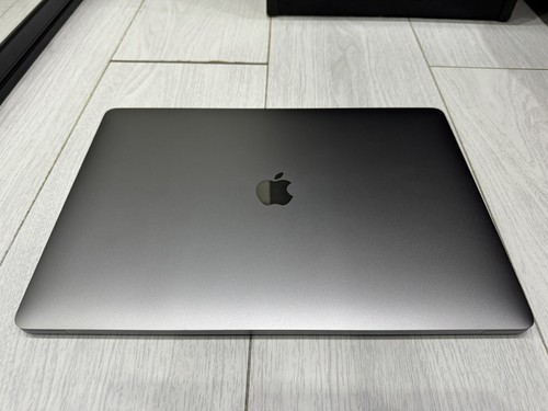 Apple MacBook Pro Retina 15.4” 2018 256GB SSD 32GB Ram 2.9GHz 6-Core i9 Pro 560X - Afbeelding 4 van 18