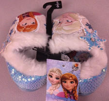 Disney Girls Frozen Plush Slippers Size 5/6 - New.    B21 