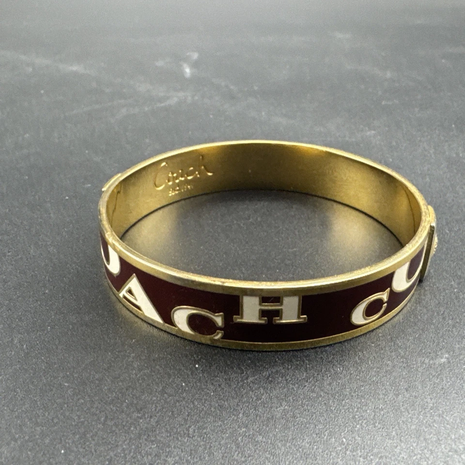 Brazalete Brazalete Coach Metal Tono Dorado Logo Esmalte Marrón y Blanco Foto 3 de 4