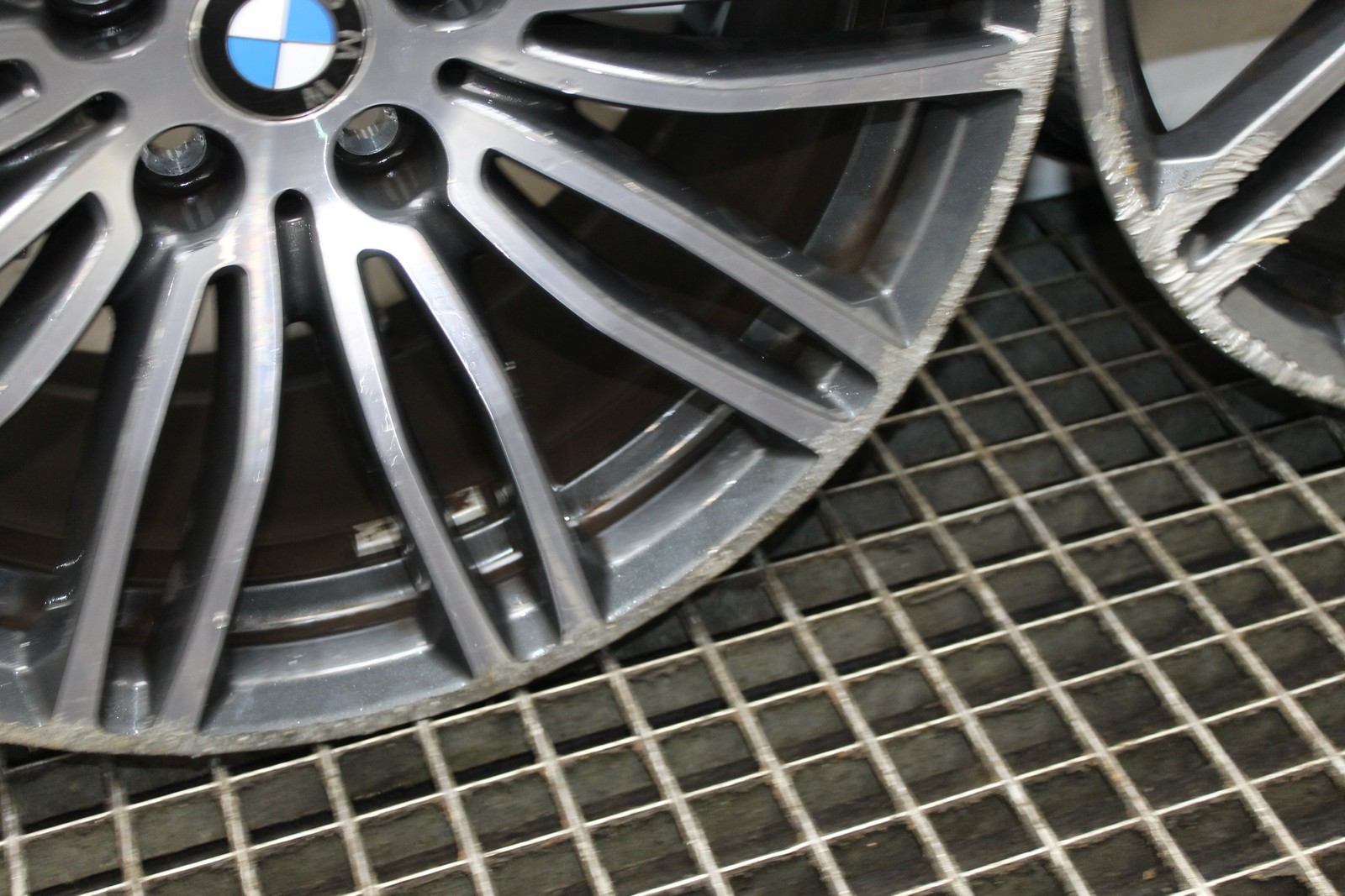 BMW 5 G30 Alloy Wheel Set 7855085 19inch 2019 (Have a damage) - Image 10