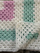 BEAUTIFUL NEW HANDMADE CROCHET BABY BLANKET/AFGHAN ANTIQUE WHITE/PINK/GREEN