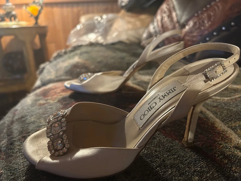 Jimmy Choo ivory satin stilettos size 36 - Image 2 of 4