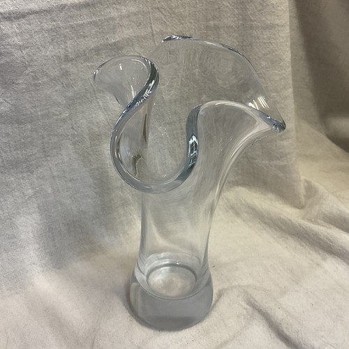 Vintage 1940's Small French Made Glass Ruffle Top Vase 6.5" Signed On Bottom - Picture 3 of 4